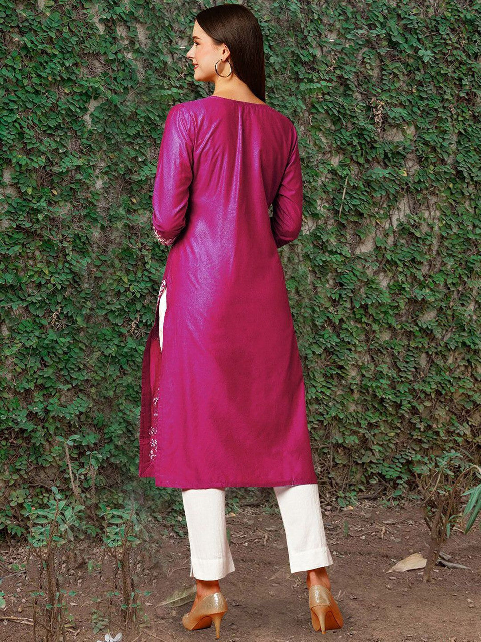 Women Chikan Embroidery Cotton Blend Straight Kurta  (Pink)