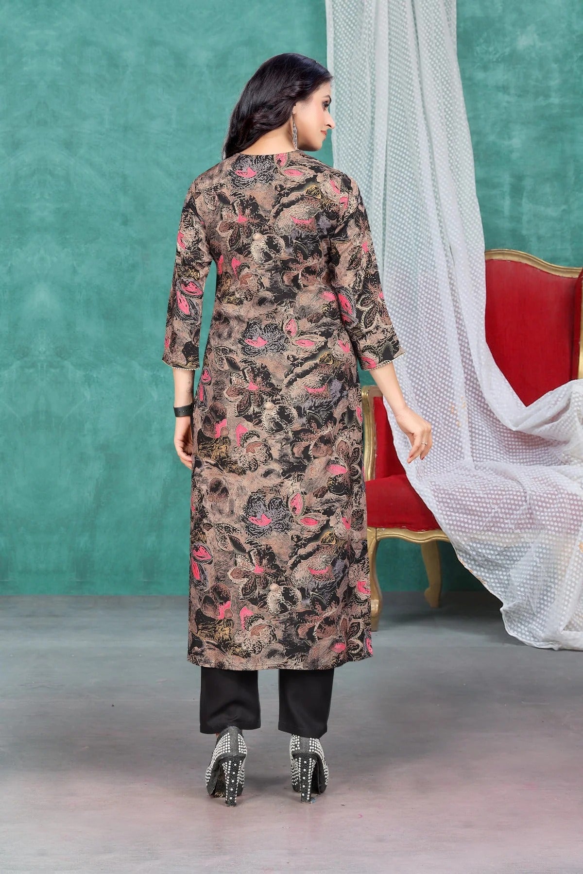 Elegant Black Floral Printed Cotton Kurta Set with Straight Pants